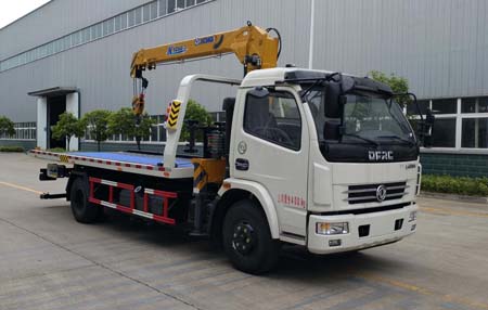 東風多利卡帶吊機平板一拖二專威牌HTW5090TQZPE型清障車