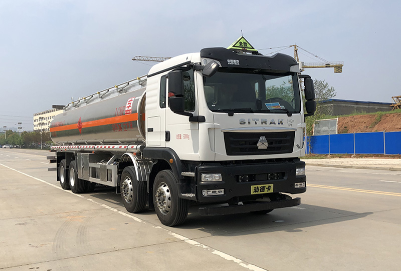 專威牌HTW5326GYYLZZC6型鋁合金運(yùn)油車